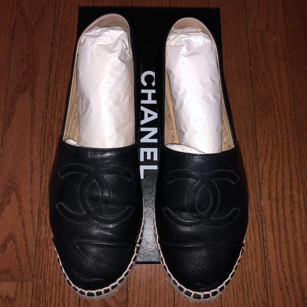 Chanel CC Espadrilles in Black Lambskin Leather - Picture 5 of 8